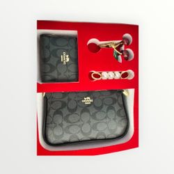 Brand New 4-in-1 Signature Canvas Wristlet & Accessory Gift Set
