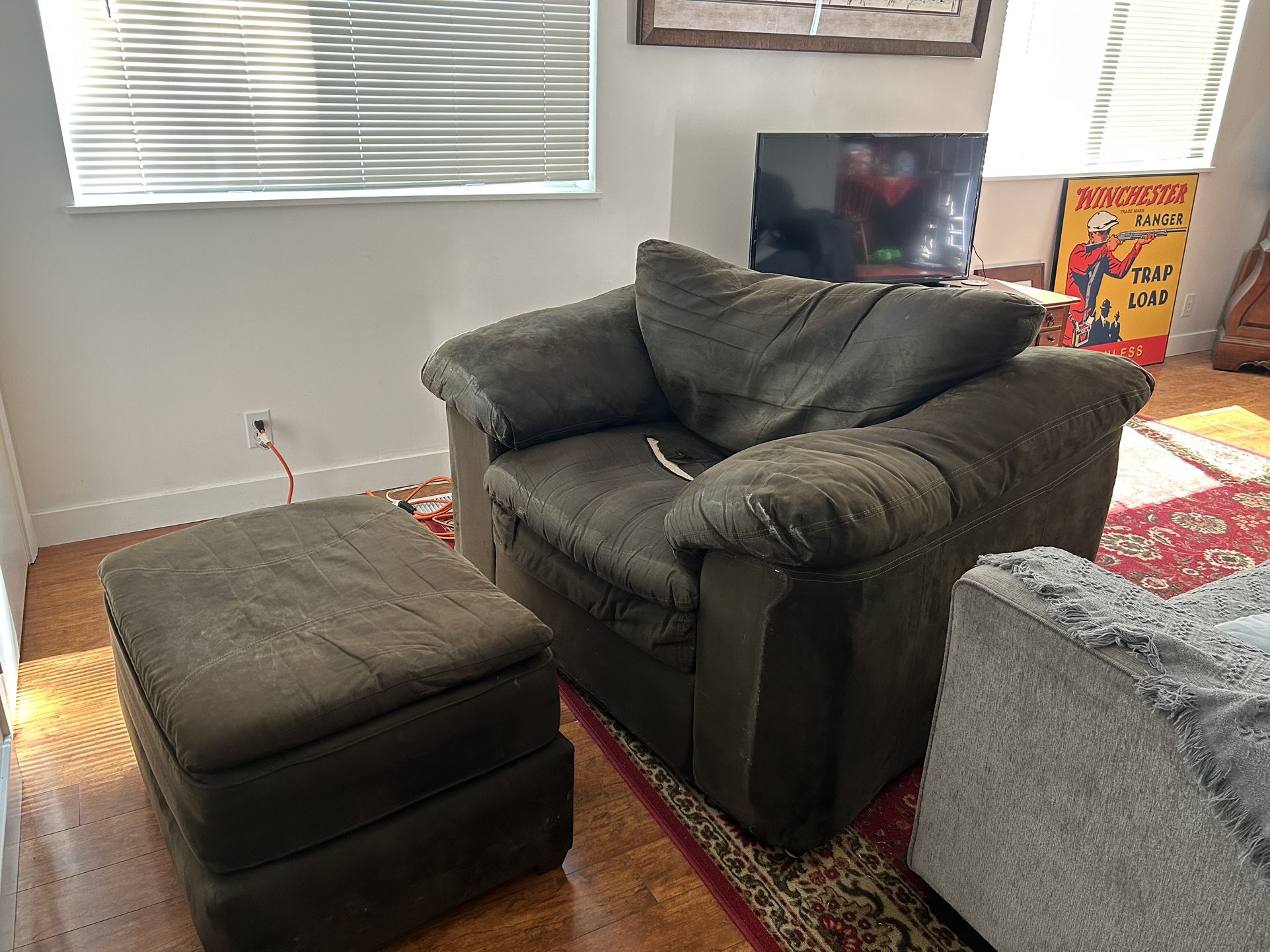 Chair & Ottoman-FREE