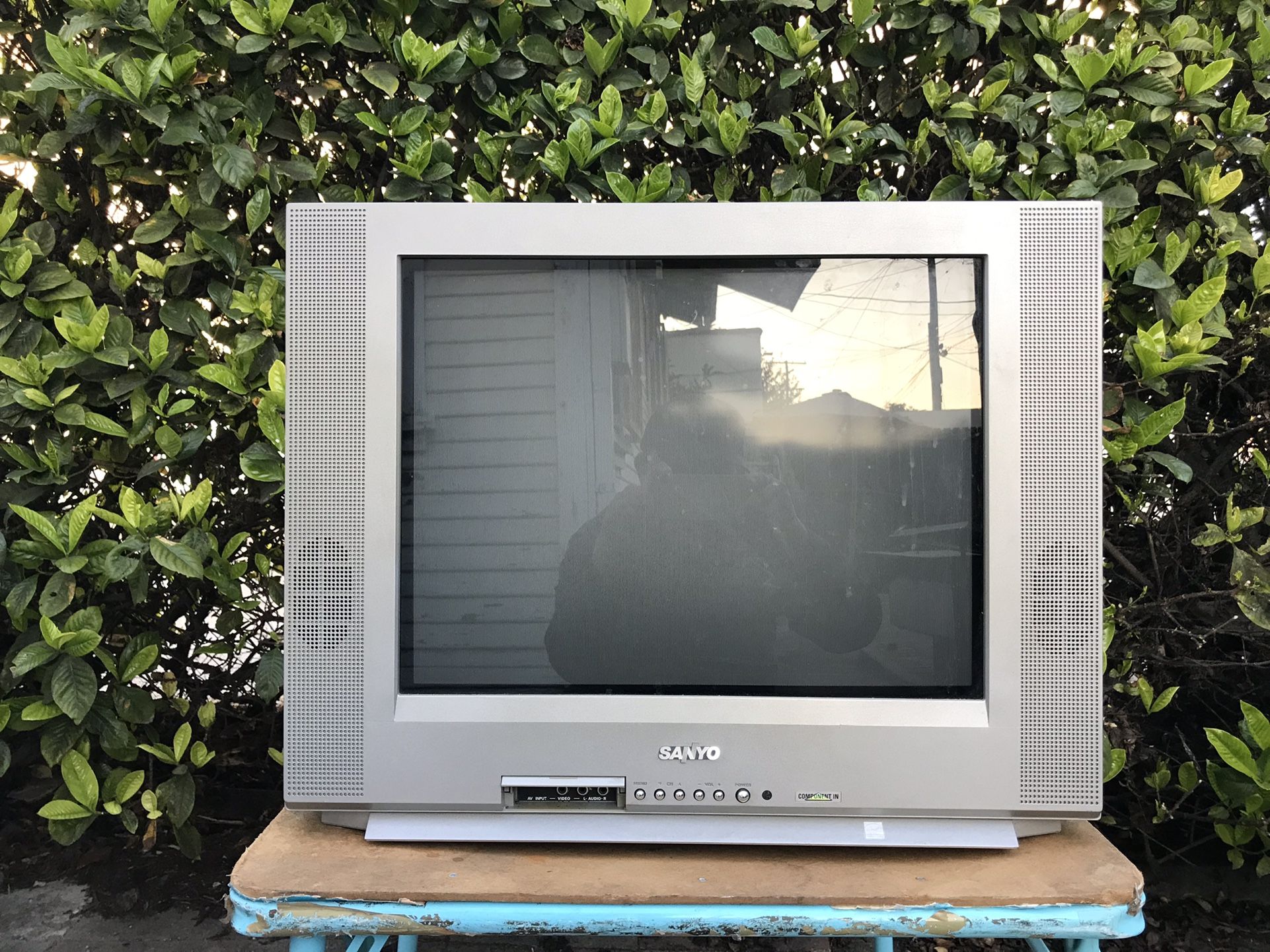 Sanyo crt tv 20" 2004 (component, s-video, rca inputs)