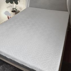 Queen Mattress, 10 Inch Gel Memory - Medium Plush Mattress "Like new"