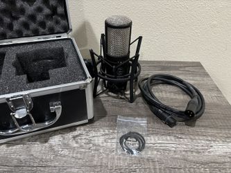 Like-New AKG P420 Condenser Microphone w/ Case & Shock Mount