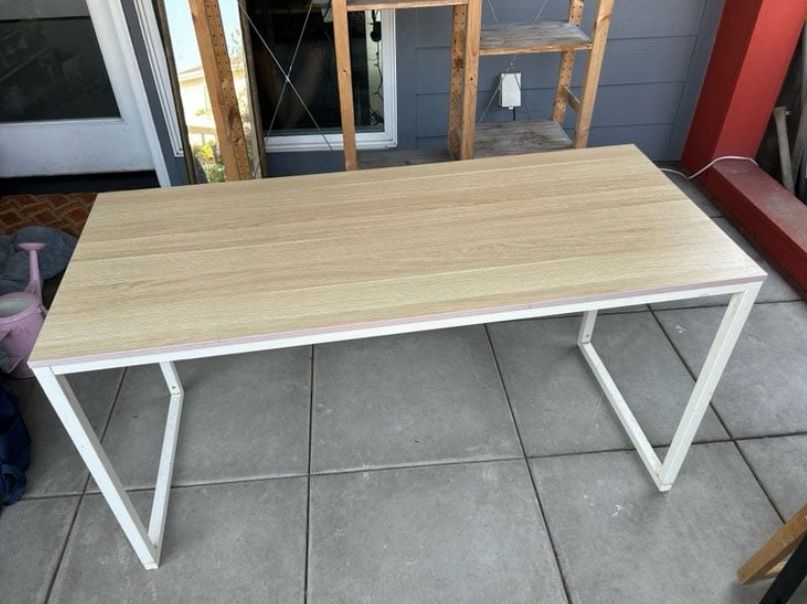 Desk/table