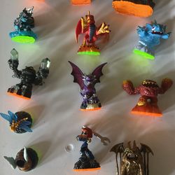 13  Skylandets Giants With Box.