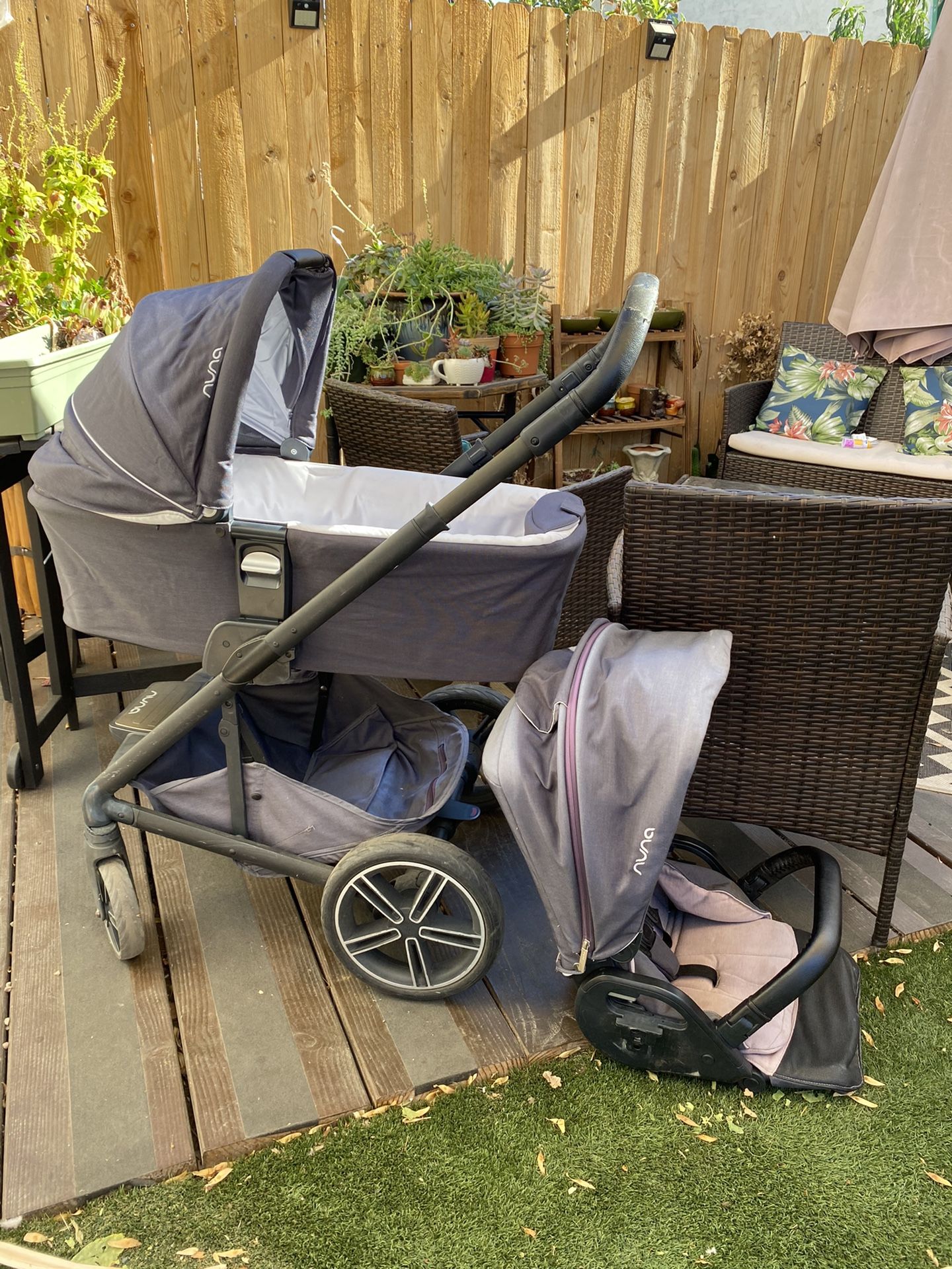 Nuna Mixx stroller and Bassinet