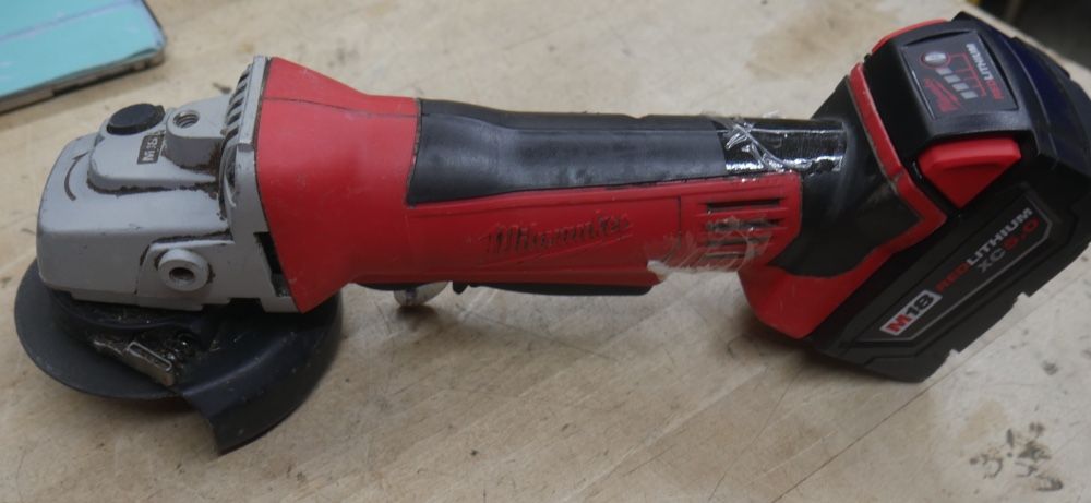 Milwaukee 2680-20 grinder with 5ah battery used 882520-3
