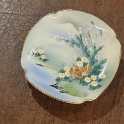 Vintage Soko China Japanese Satsuma Style Trinket Dish Sparrows Quail Mt 
Fuji 4".  Hand painted. Made in Japan. Age 1s.
Pre-owned, very good 
