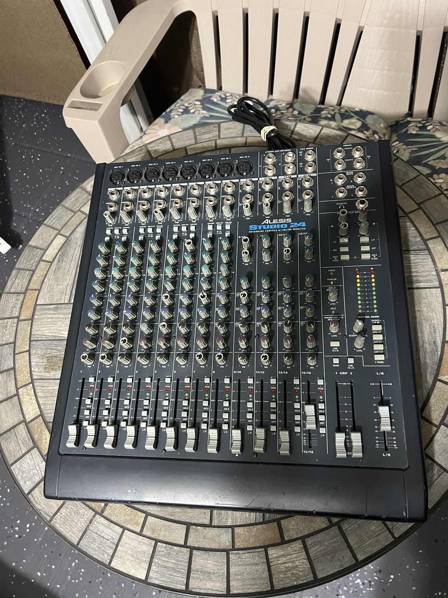Alesis Studio 24 Mixer