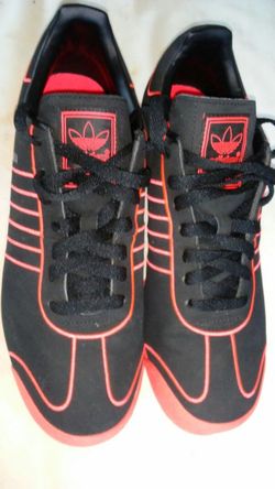 Mens adidas size 9 for that low hurry up