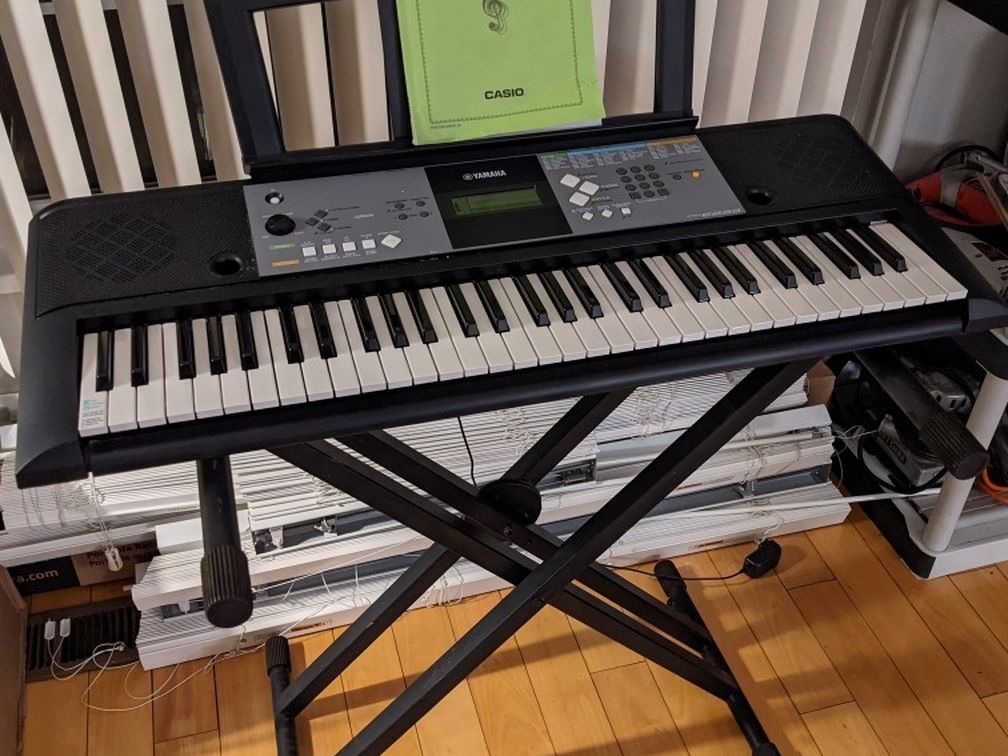 Yamaha PSR E233 Digital Keyboard Piano