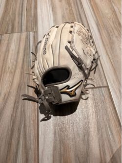 Mizuno Fastpitch Glove 12”