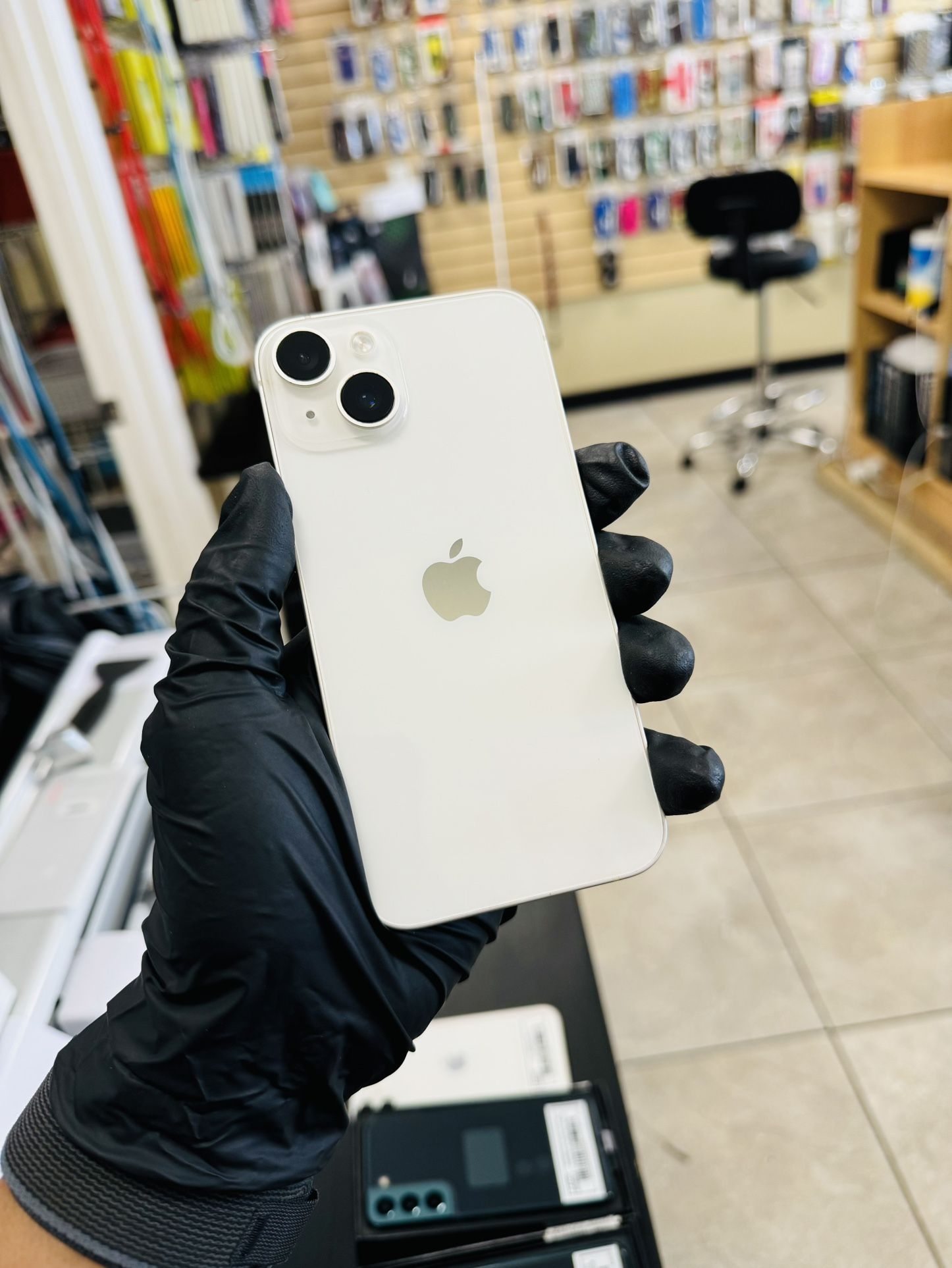 iPhone 13 Unlocked ( Like New)