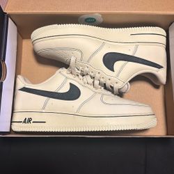 Nike Air Force 1 ’07 LV8 Size 9 DS