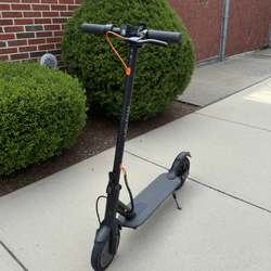VOLPAM Sp03 Electric Scooter – Like New, 19 mph, 16 mi Range