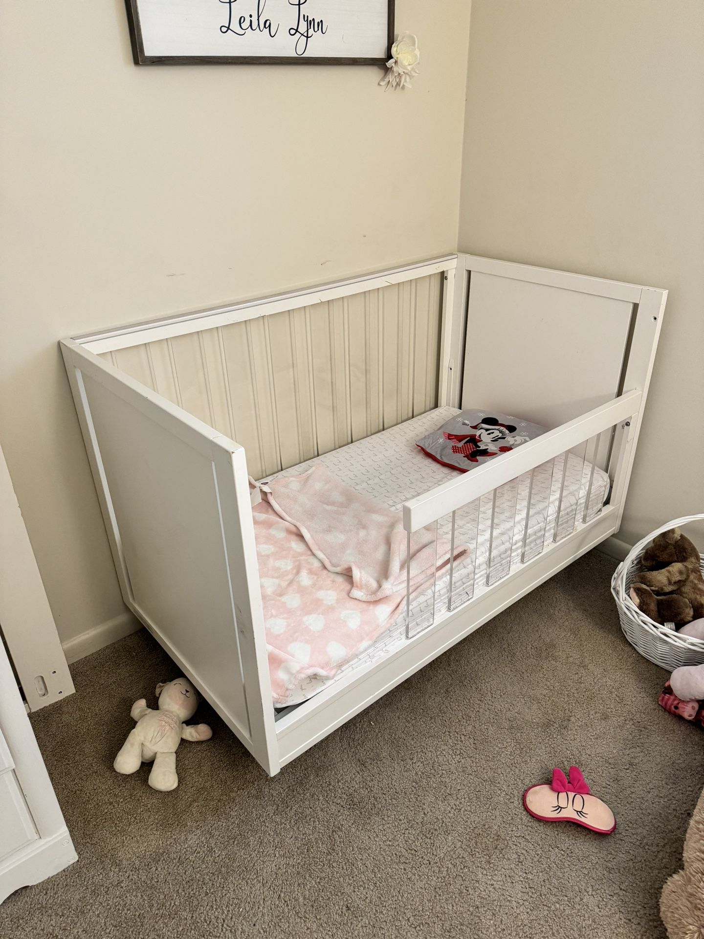Pottery Barn Crib/ Coverts to Toddler Bed