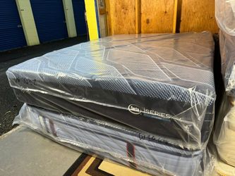 LIKE NEW! Serta iseries Hybrid Queen Mattress - Delivery Available 