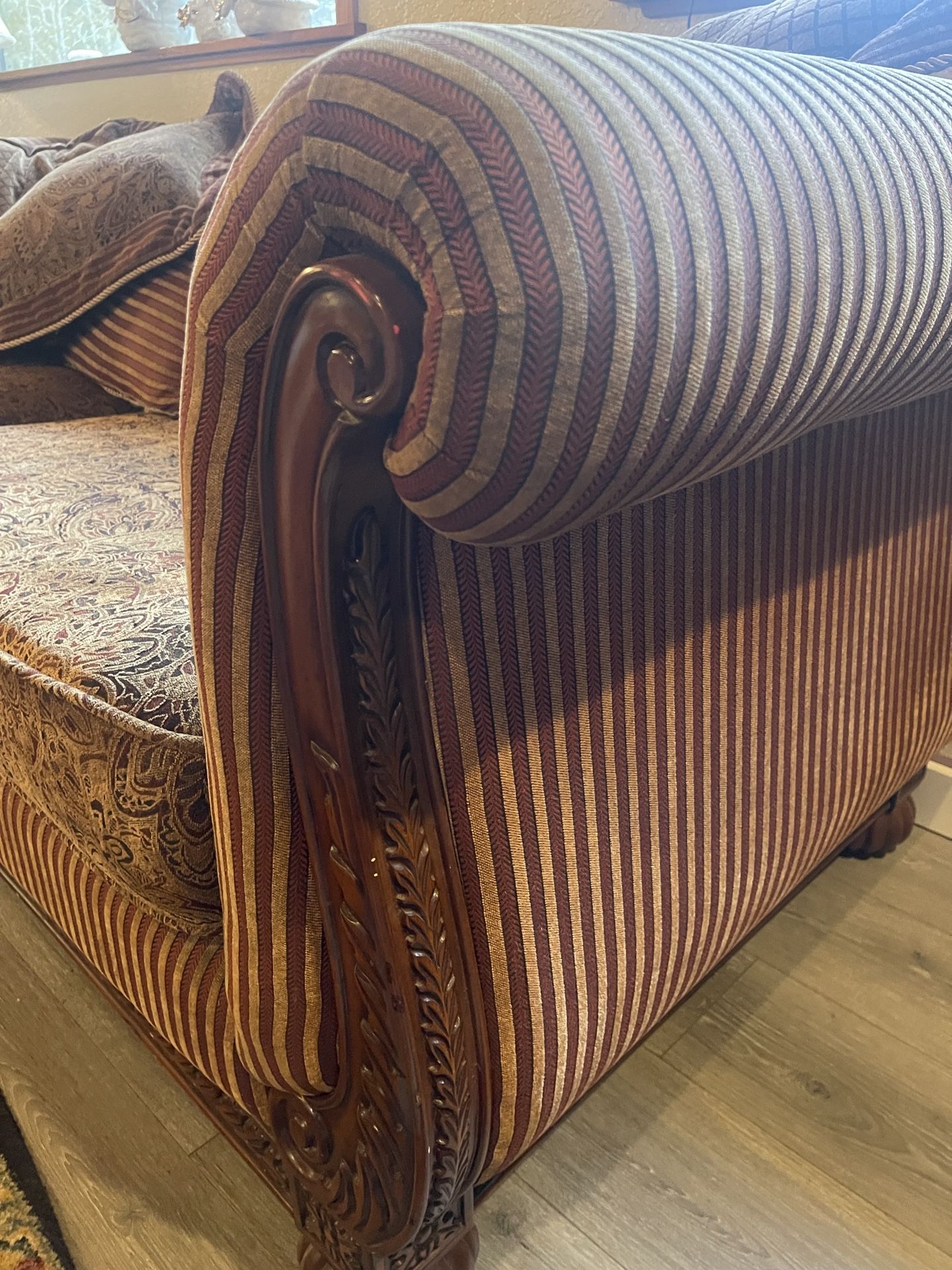 Traditional Old World Sofa for Sale in Lake Stevens, WA OfferUp