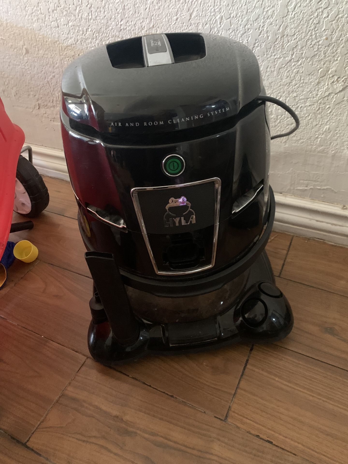 HYLA EST water vacuum cleaner.
