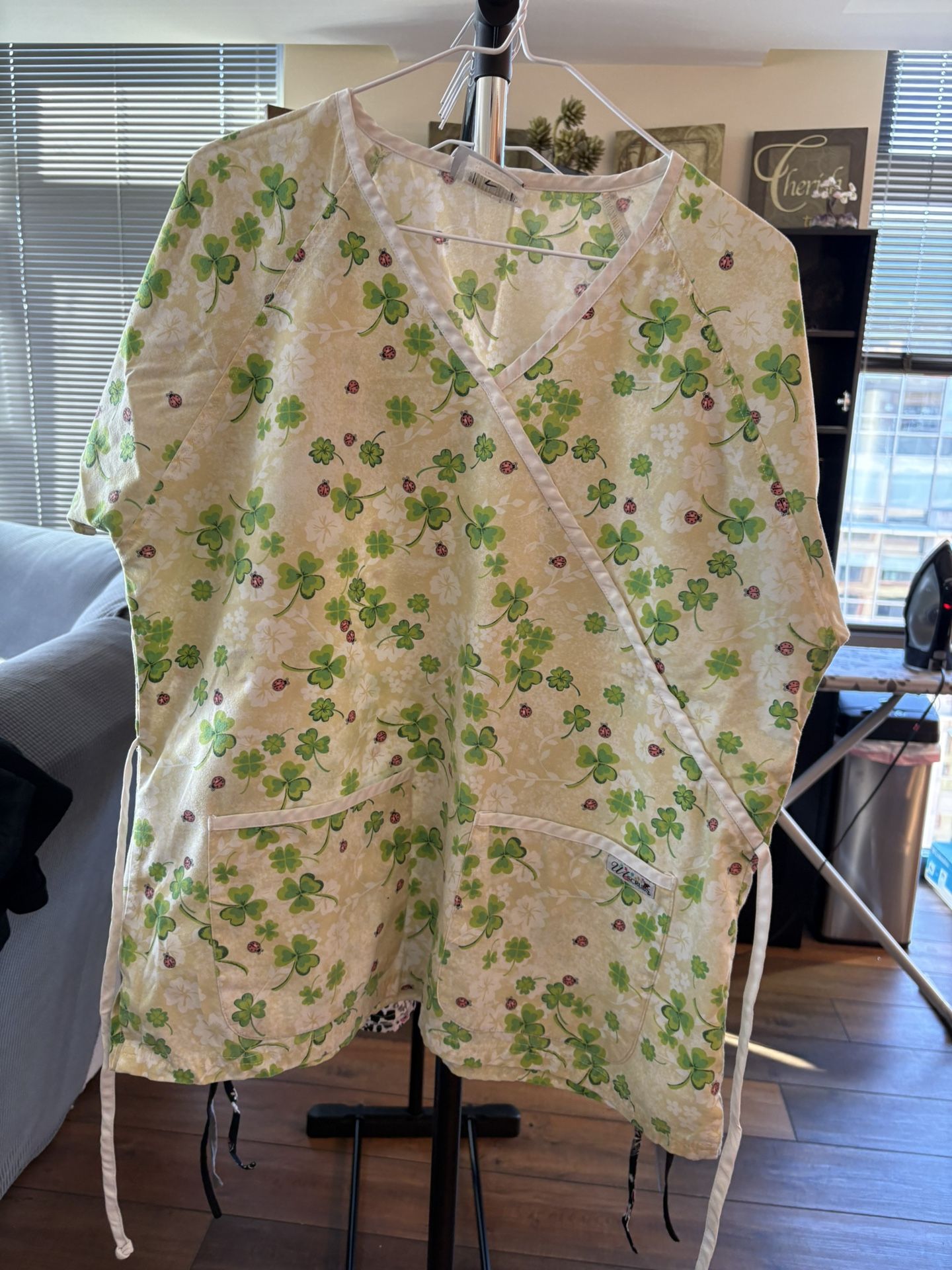 UA Scrub Top Large