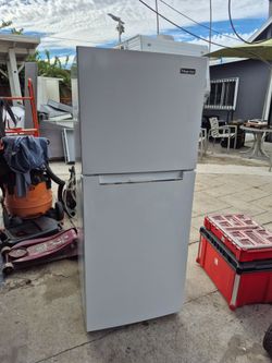 24" Fridge in good condition $170