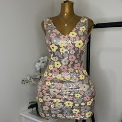 Vestido Floral Con Lentejuelas 