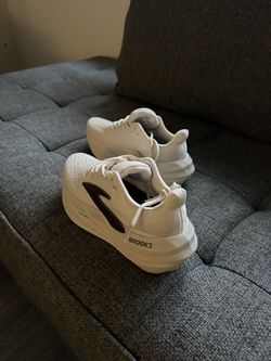 Brooks Sneakers