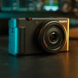 Sony ZV-1F - Basically New