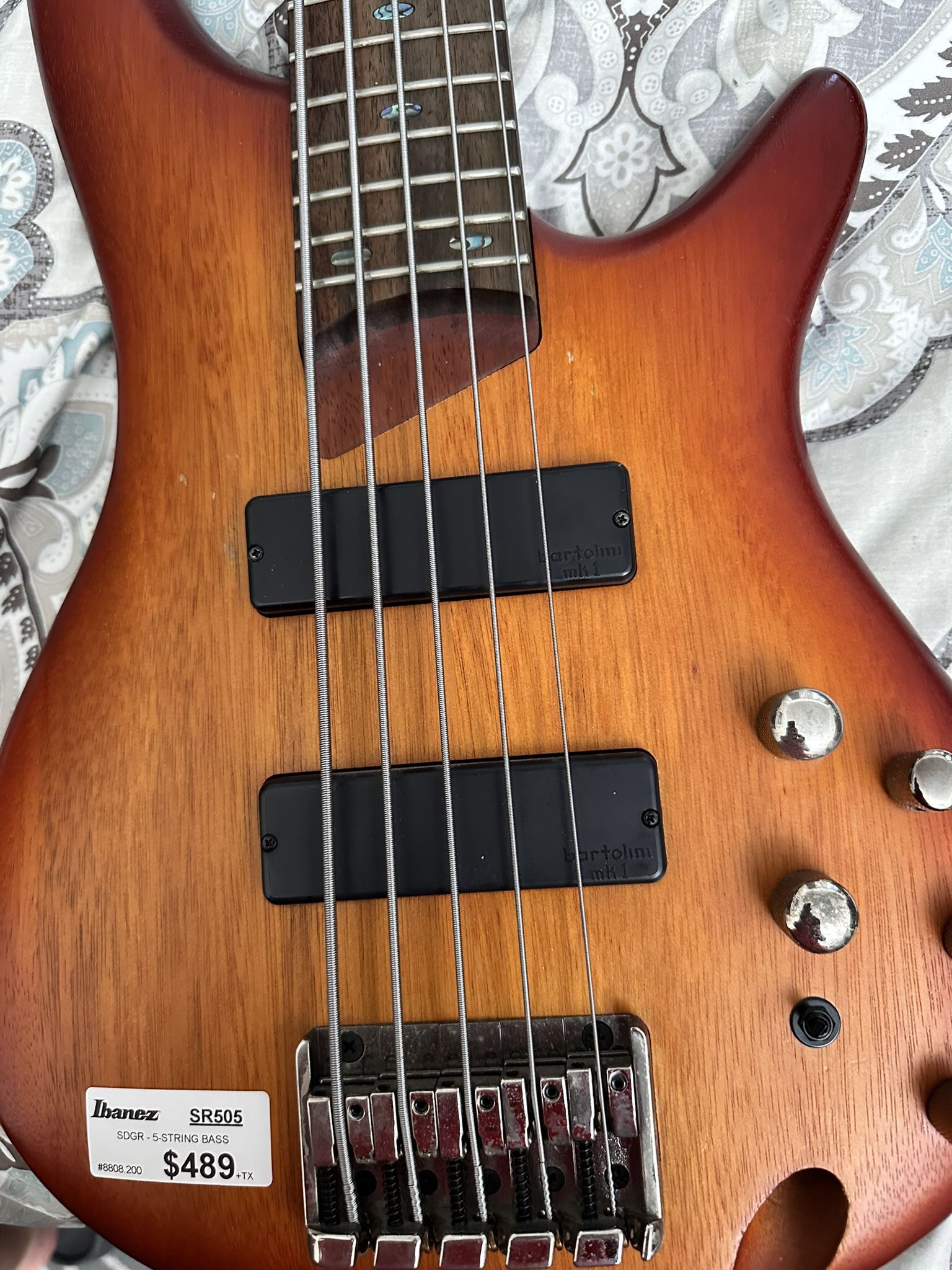 Ibáñez 5 Strings Bass Guitar