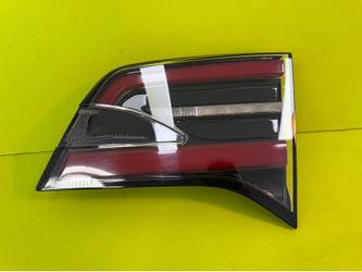 2021 - 2025 Tesla Model X Right Passenger Inner LED Tail Light OEM 1565493-00-C