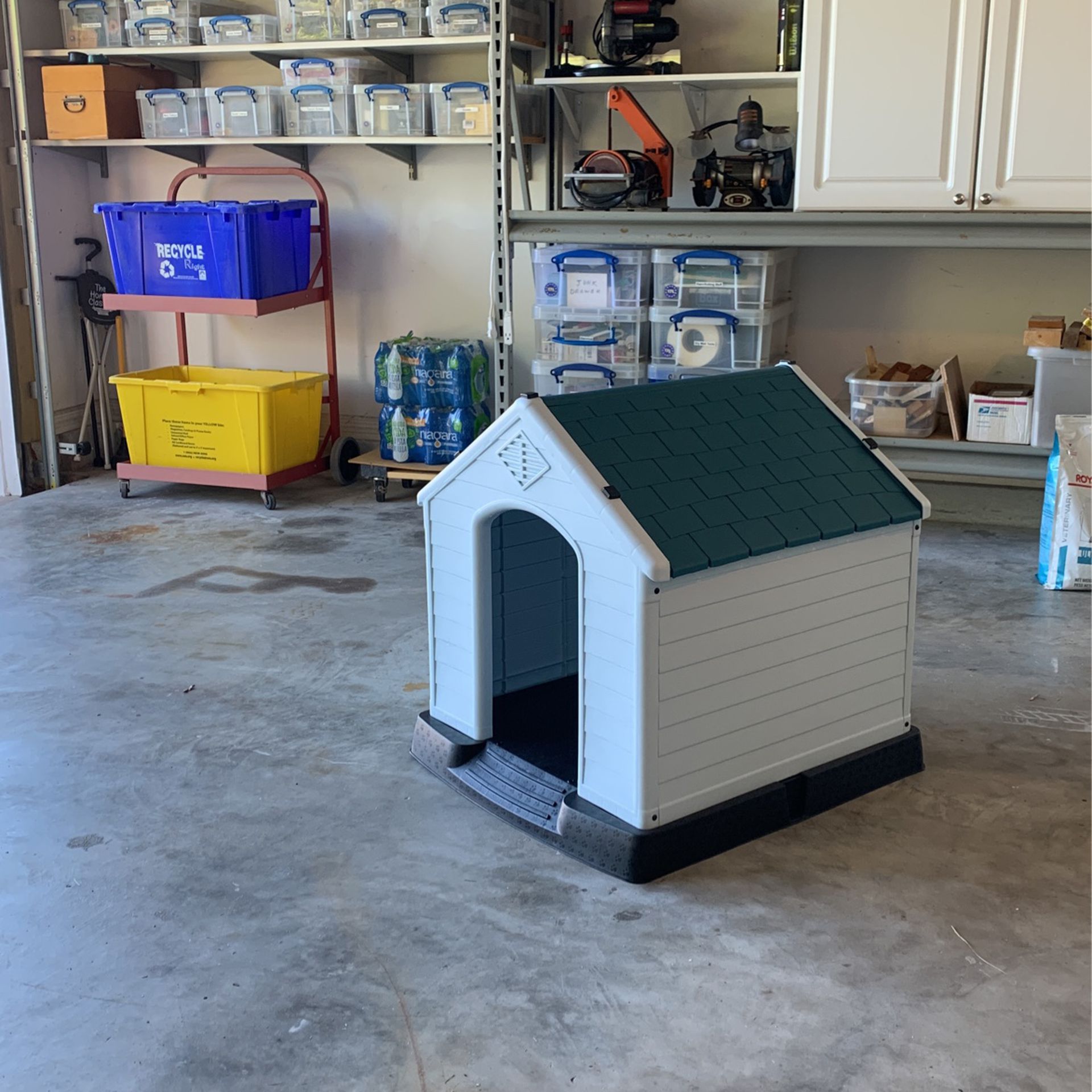 Molded Plastic Dog House 