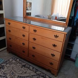 Nice Dresser In Drawers In Wood Dresser In Vanity Dresser In Beautiful Dresser In Dresser With Mirror In Gorgeous dresser In  Great Condition 