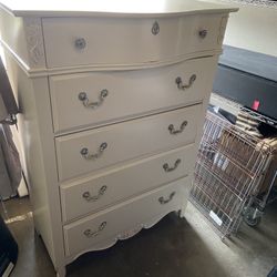 5 Drawer Dresser & Nightstand 