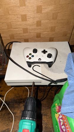 Xbox. New. No box in me remote.