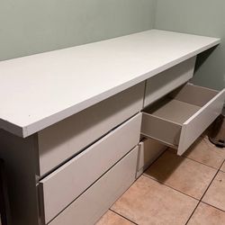 Dresser White