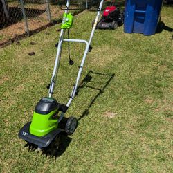 Corded Greenworks 11-in cultivator/ tiller 8.5 amp. Like brand new. An excellent running and physical condition.  Thanks for looking. Check out my oth