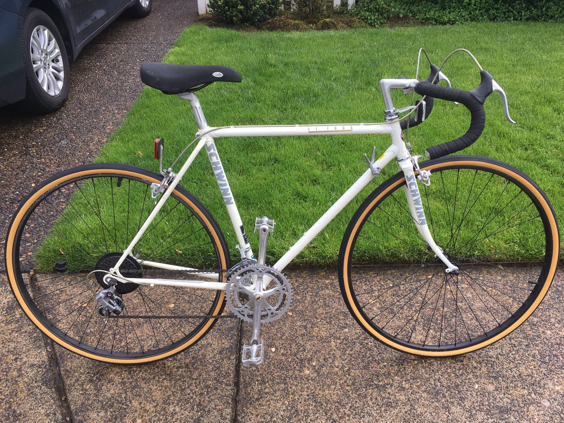 Very clean vintage Schwinn letour 10 speed road bike