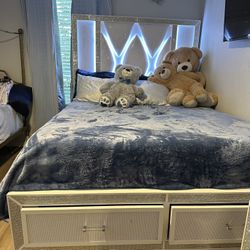 Bedroom Set For Sale 