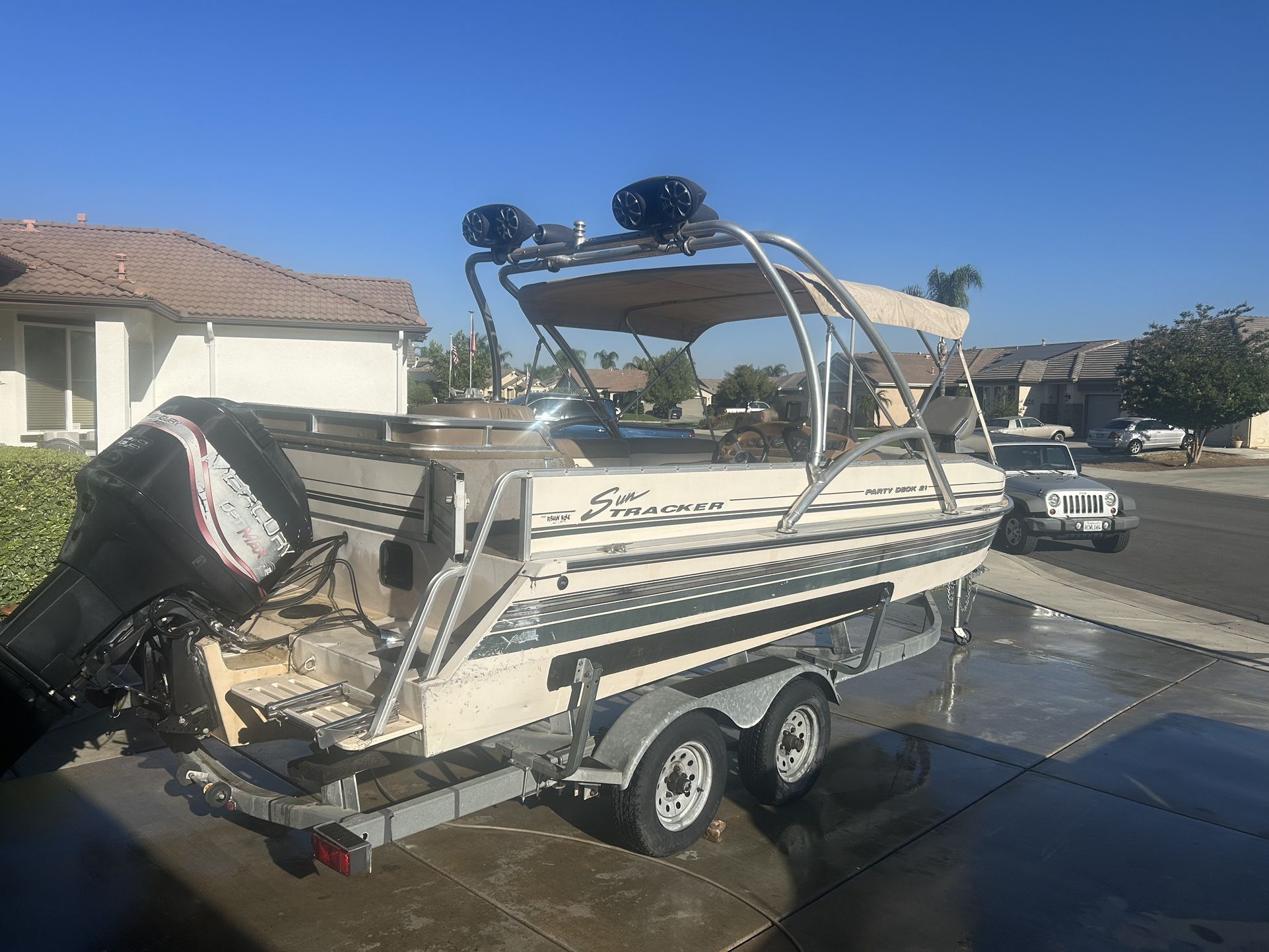 1998 Tracker Party deck