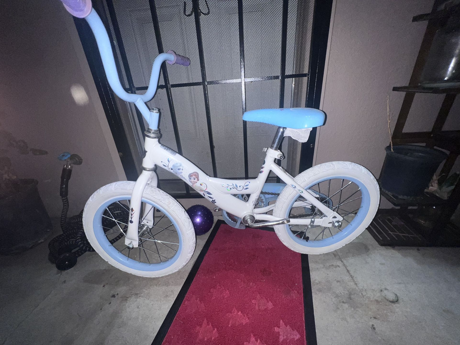 Frozen Bike $45 New Missing Pedals Open Box