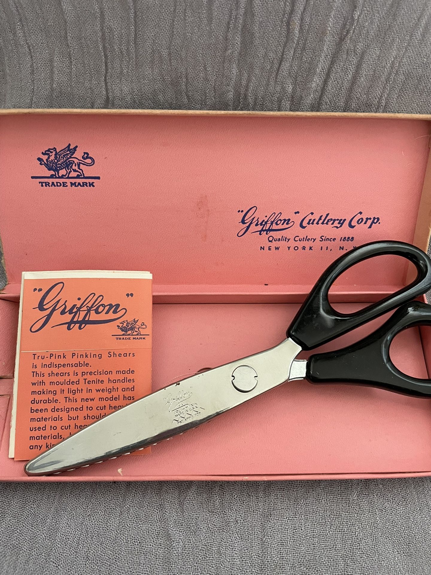 Vintage USA Griffon TRU-PINK …Pinking Shears, Scissors with box