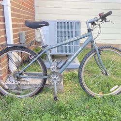 Excellent Specialized Rockhopper!