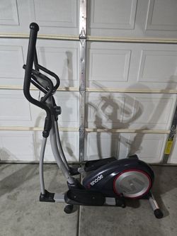 Snode E201 Programmed Elliptical Trainer 