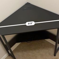 Corner desk