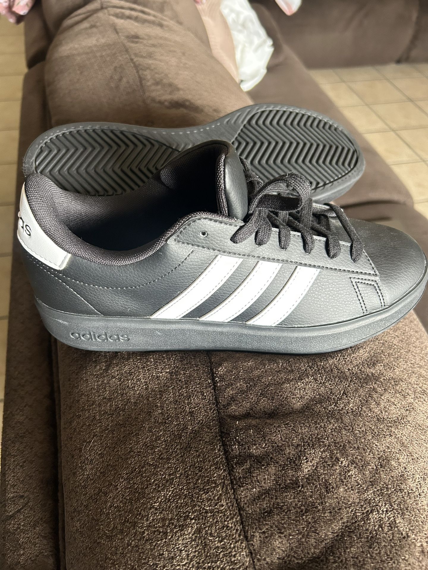 Brand New Adidas Size 9 Men