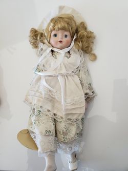 Vintage porcelain doll linda