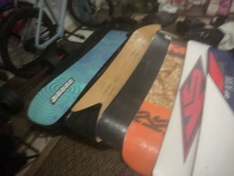 Half a dozen snowboards for a Playa Price.!