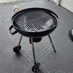 New Charcoal Grill BBQ 22"Wide Black Color 