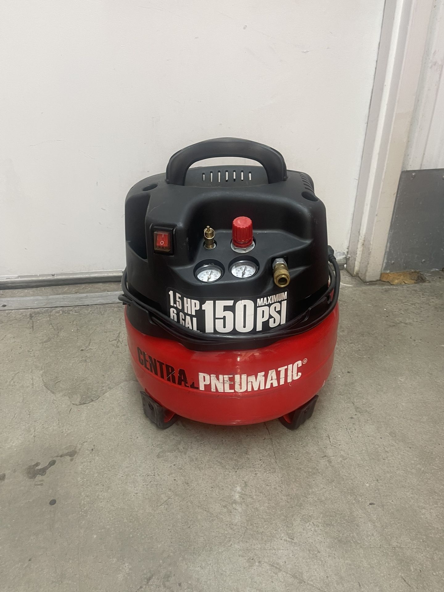 Central pneumatic 1.5 gal 150 psi air compressor