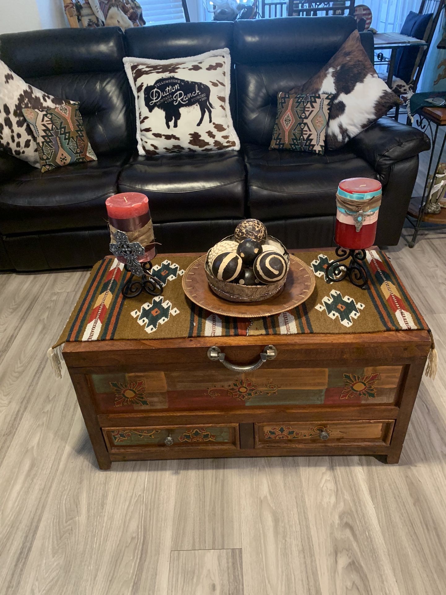 Western Chest opens for storage to drawers Must Small Moving