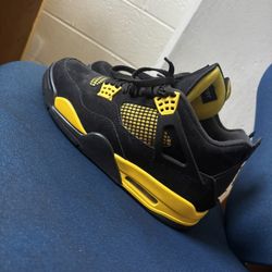 Jordan 4 Retro Thunder 2023 Size 10 Black Yellow