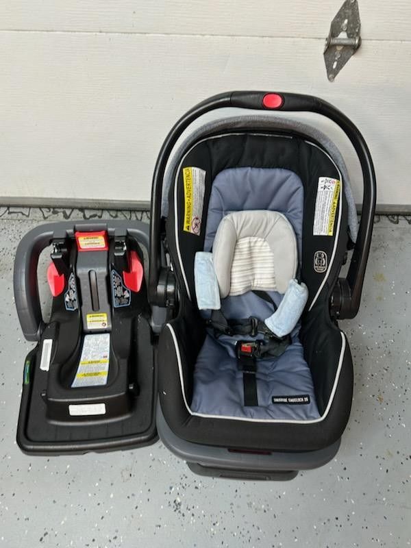 Infant Car Seat With 2 Bases 